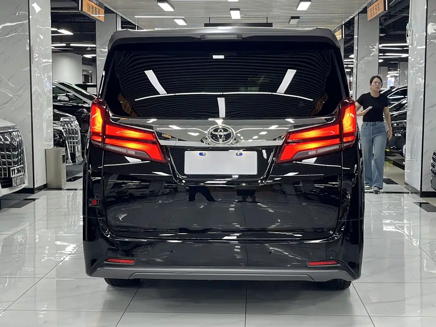Toyota Alphard 2018 Facelift 3.5L Luxury Edition фото 13
