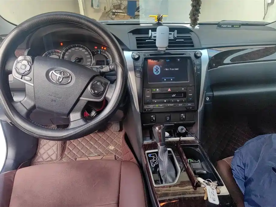 Toyota Camry 2016 2.5G 10th Anniversary Luxury Navigation Edition фото 12