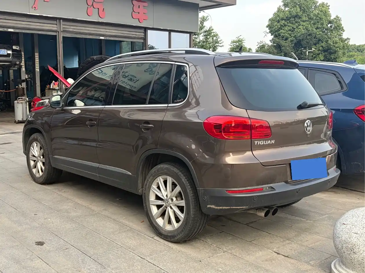 Volkswagen Tiguan 2012 2.0TSI Comfort фото 3