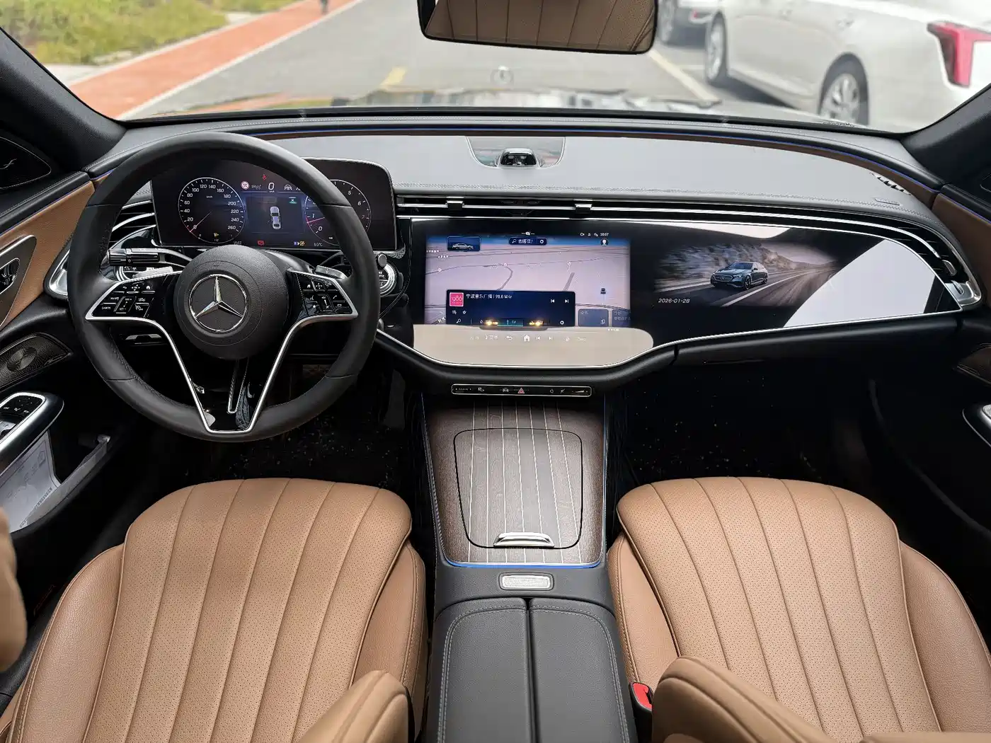 Mercedes-Benz E-Class 2024 Model E 300 L Luxury фото 5