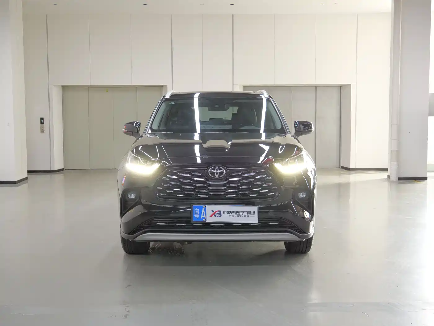 Toyota Highlander 2026 2.5L Smart Hybrid 2WD Luxury 7-Seater фото 2