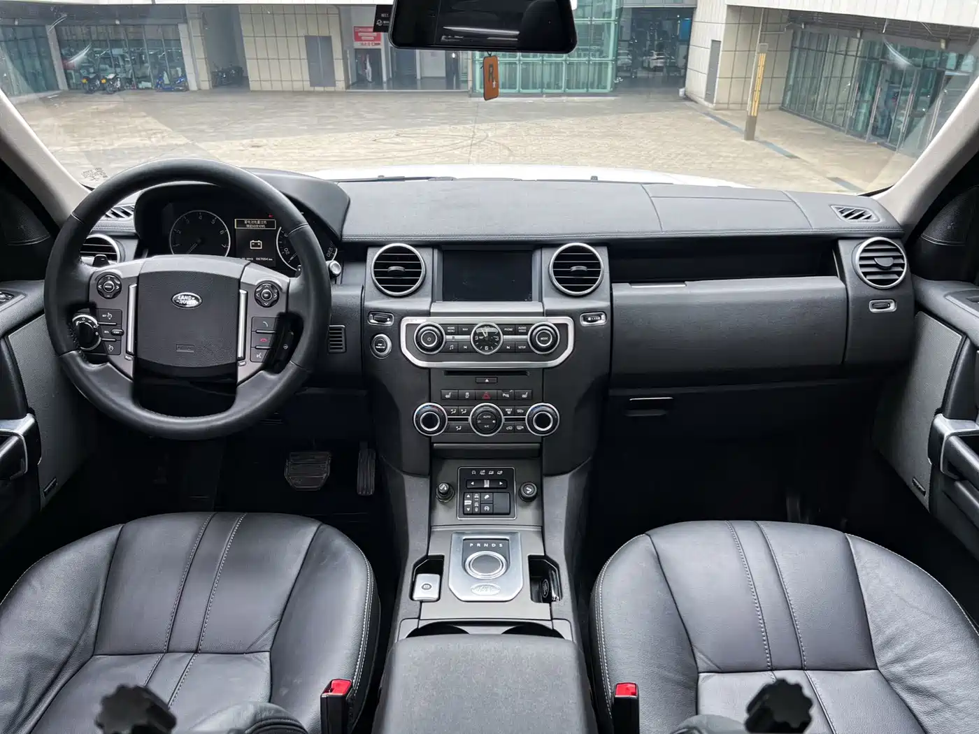 Land Rover Discovery 2016 3.0 SC Black Edition SE фото 6