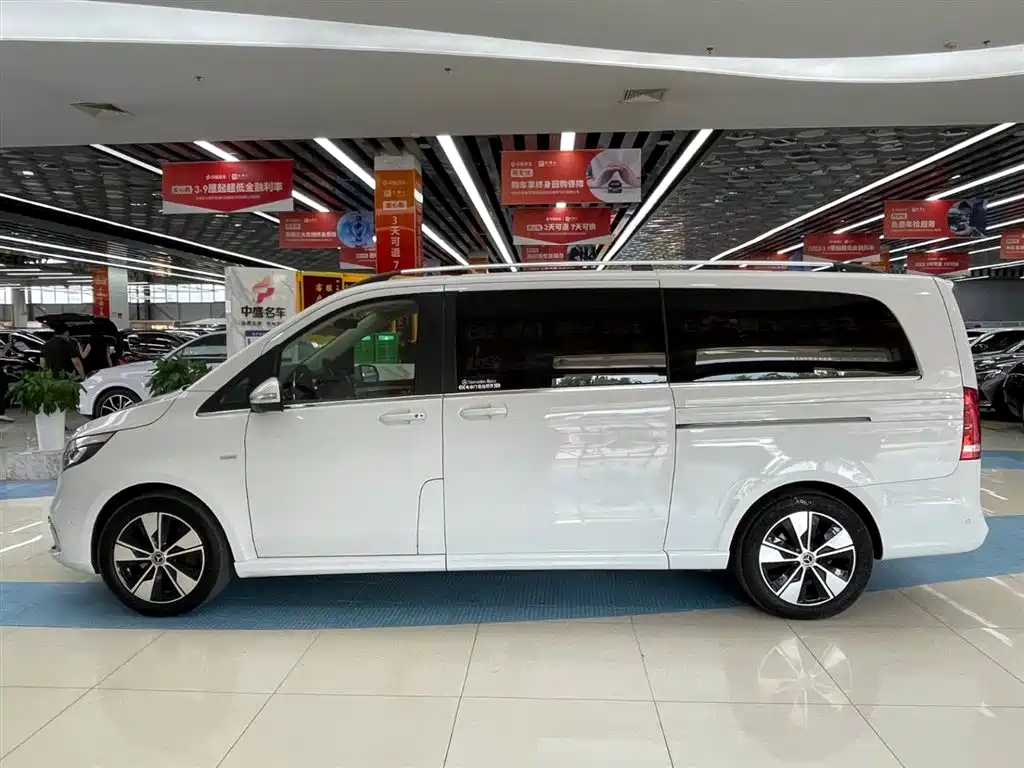 Mercedes-Benz V-Class 2021 V 260 L Long Wheelbase Premium Edition фото 4