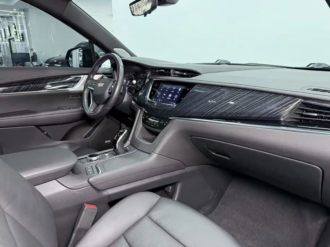CADILLAC XT6