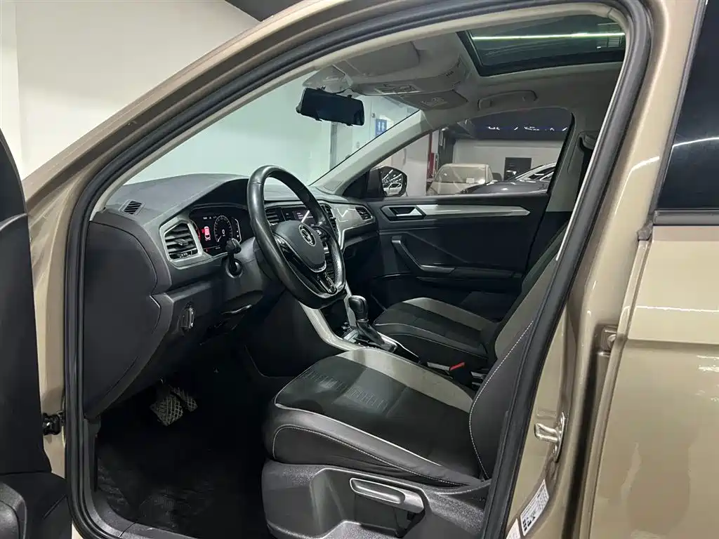 VOLKSWAGEN T ROC EXPLORING SONGS