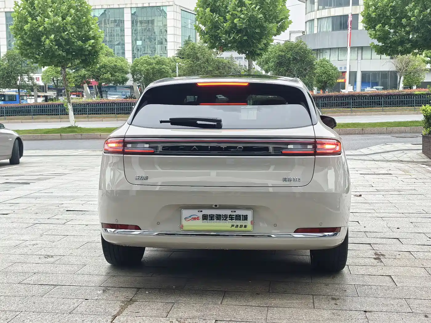 AITO Wenjie AITO M5 2025 Extended Range Ultra AWD фото 5
