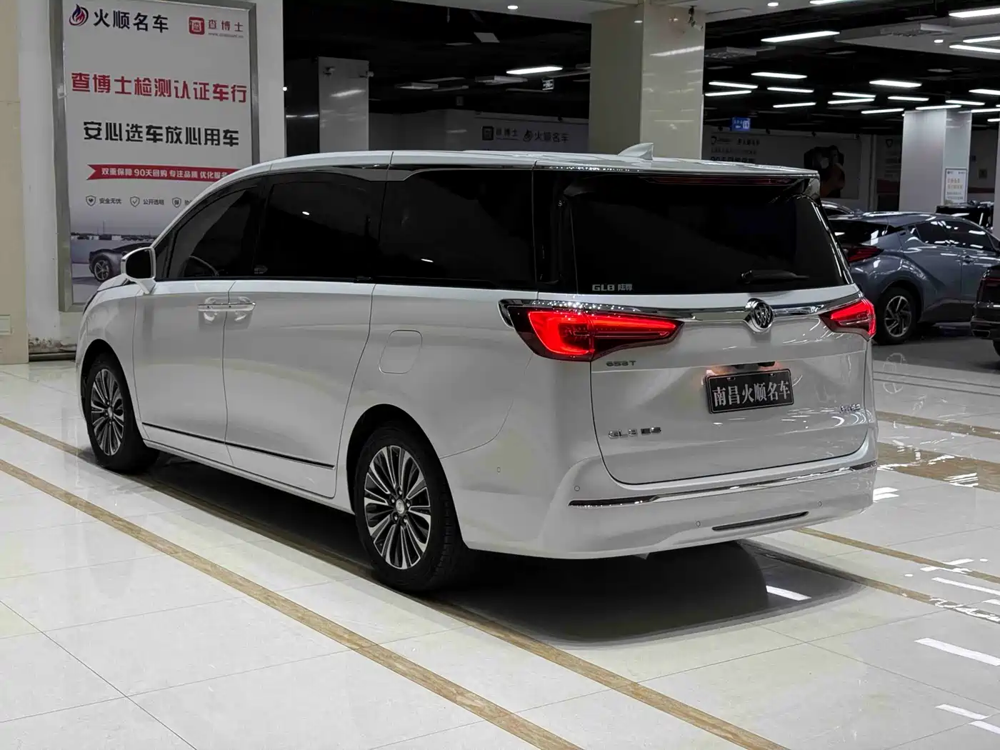 Buick GL8 2021 ES Landlord 653T Flagship фото 8