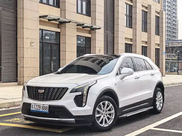 CADILLAC XT4