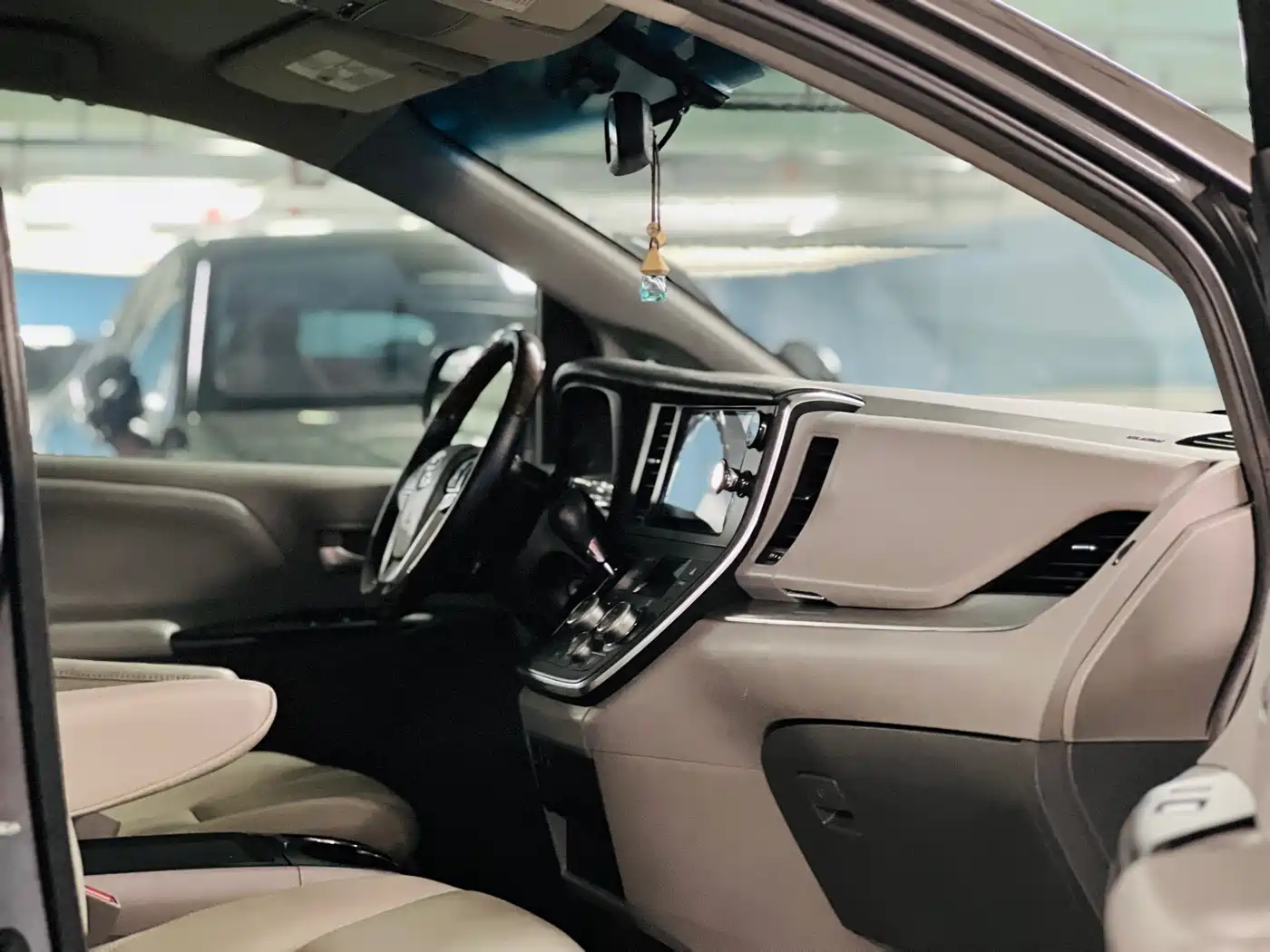 Toyota Sienna 2015 3.5L 4WD L фото 8