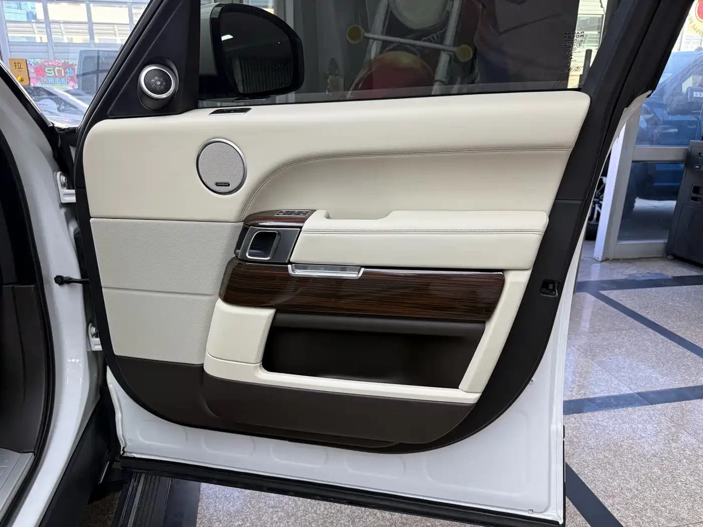 Land Rover Range Rover 2014 3.0 TDV6 Vogue фото 21