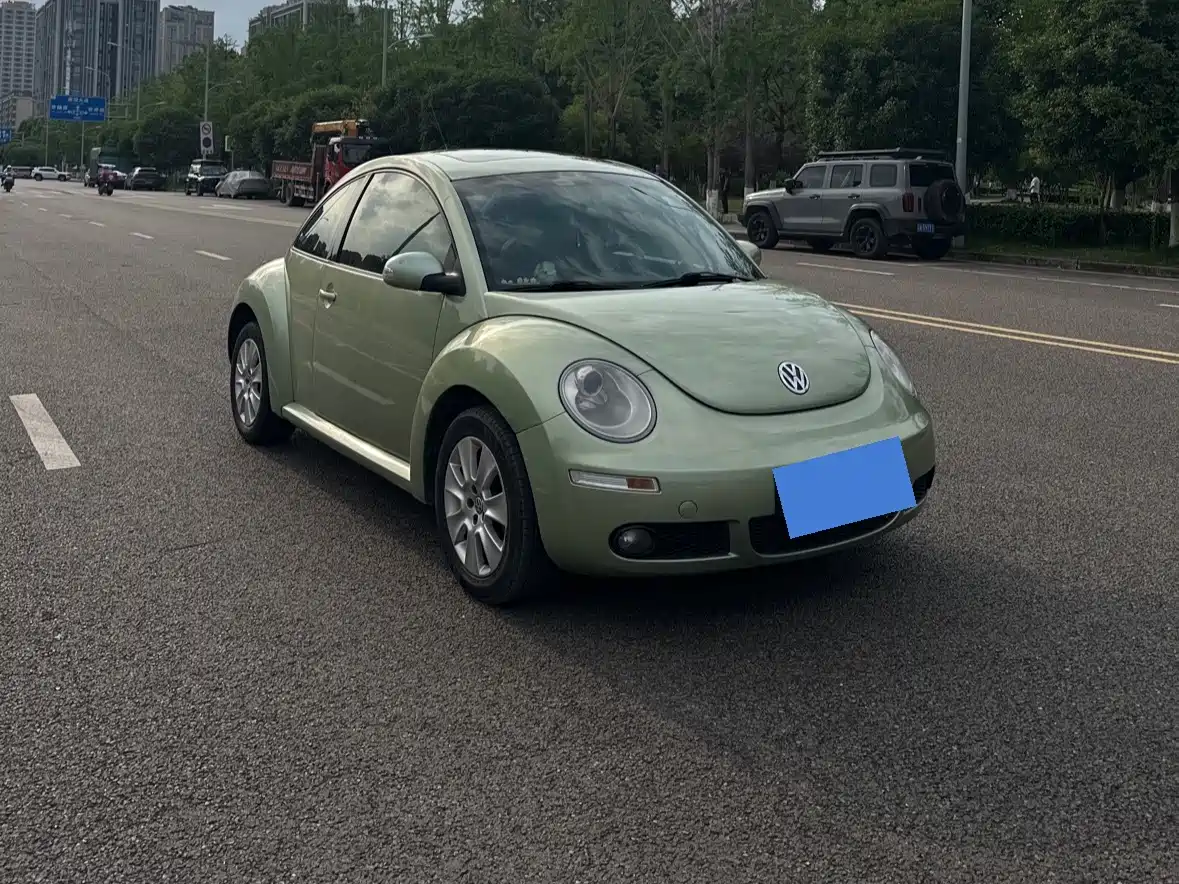 Volkswagen Beetle 2010 Model 2.0 BlackOrange Luxury Edition фото 3