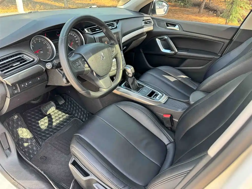 Peugeot 408 2016 1.6T Automatic Luxury Edition фото 15