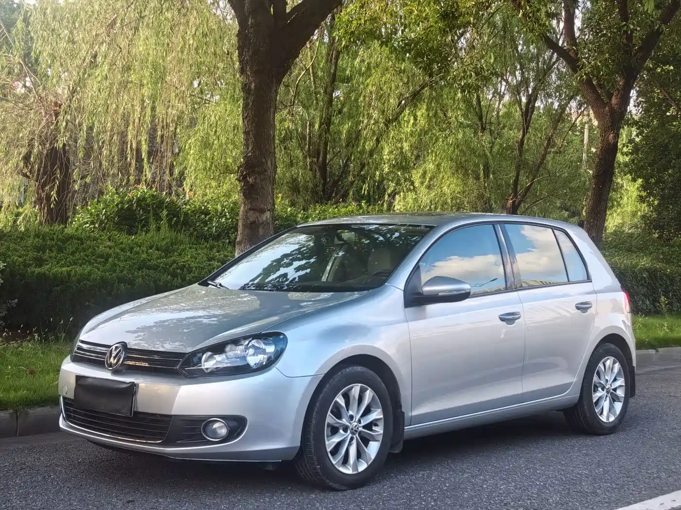 Photo 1 - Volkswagen Golf