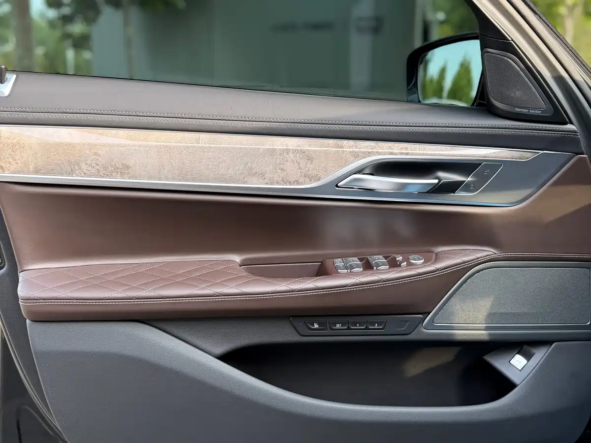 BMW 7 Series 2021 Model 740Li Leading Luxury Package фото 9