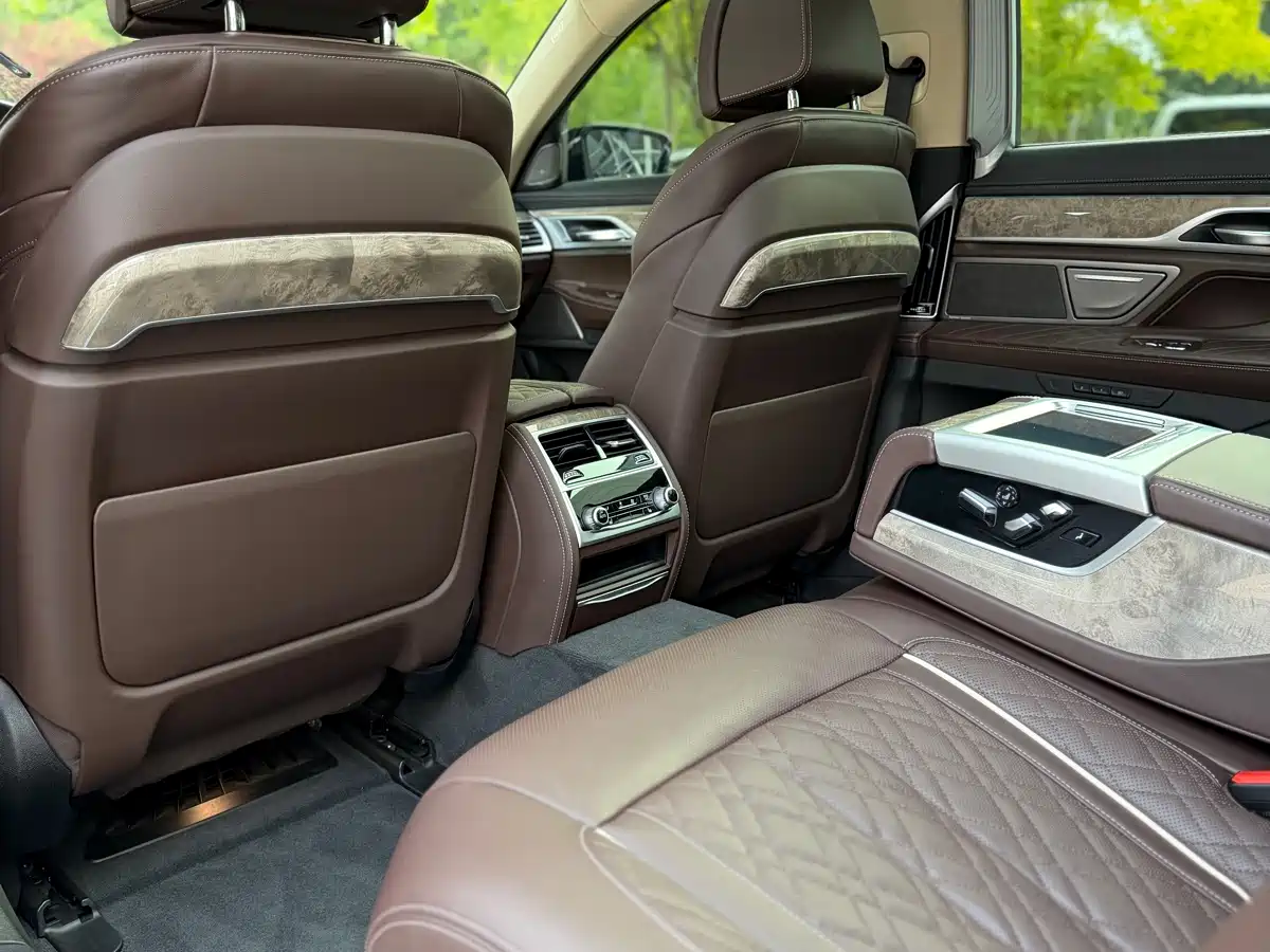 BMW 7 Series 2021 Model 740Li Leading Luxury Package фото 14