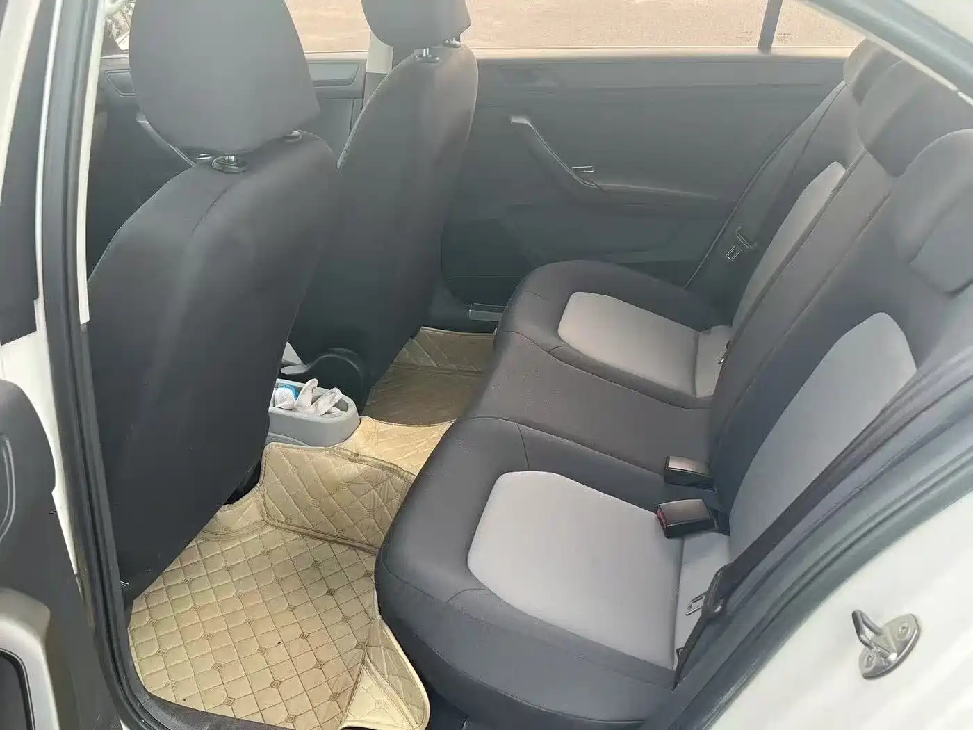 Škoda Rapid 2015 1.4L Manual Joy Selection фото 7
