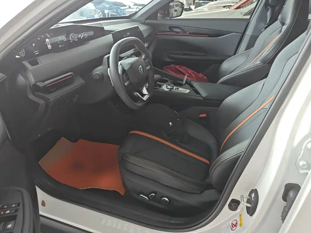 Changan UNI-V 2025 2025 1.5T 500Bar Premium Model