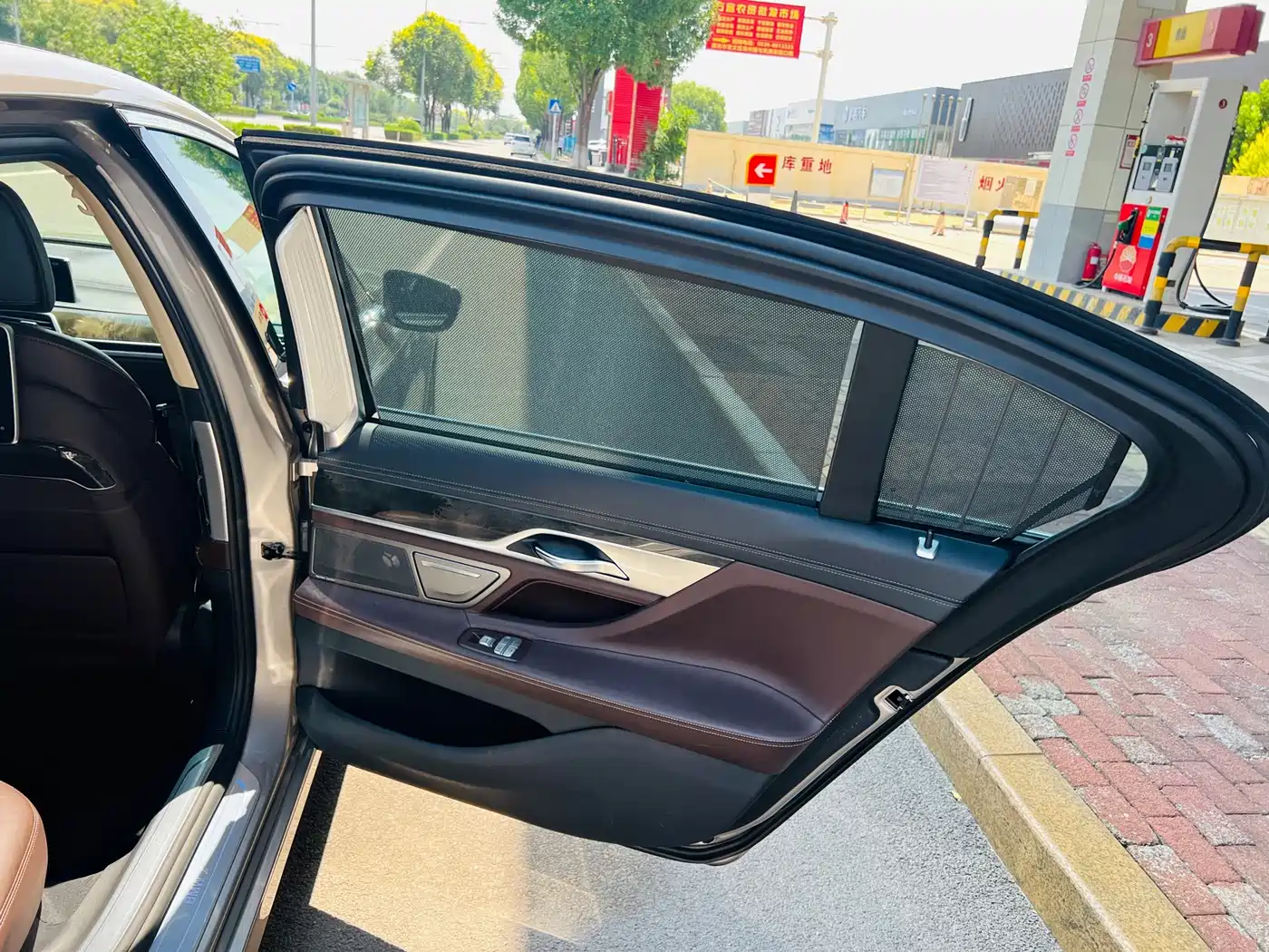 Фото 18 - BMW 7 Series