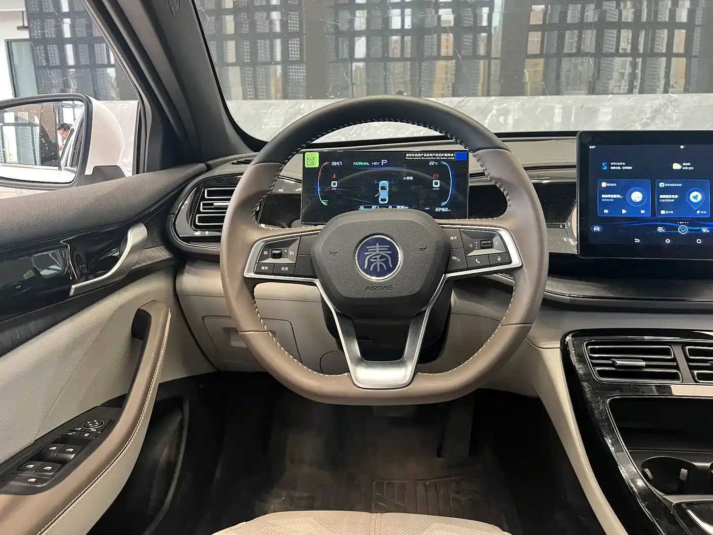 BYD Qin PLUS 2024 Glory Edition DM-i 55KM Leading фото 10