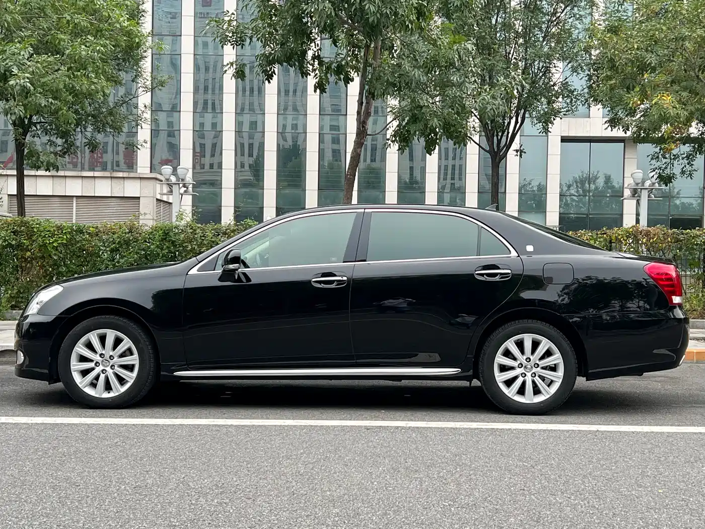 Toyota Crown 2010 2.5L Royal Leather Navigation Edition фото 7
