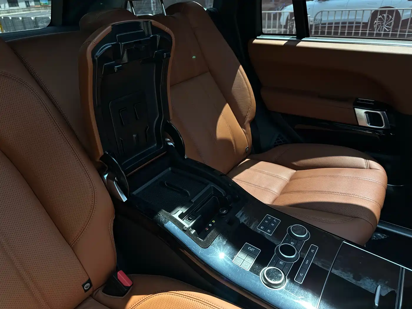 Land Rover Range Rover 2015 3.0 TDV6 Vogue SE Genesis Extended Edition фото 22