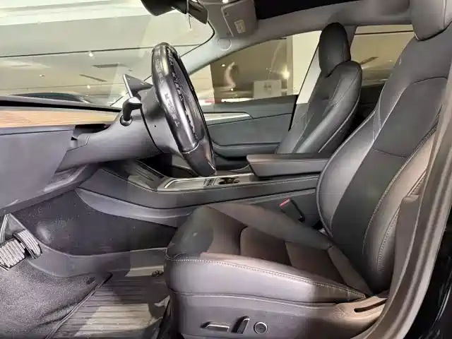 Photo 7 - Tesla Model 3
