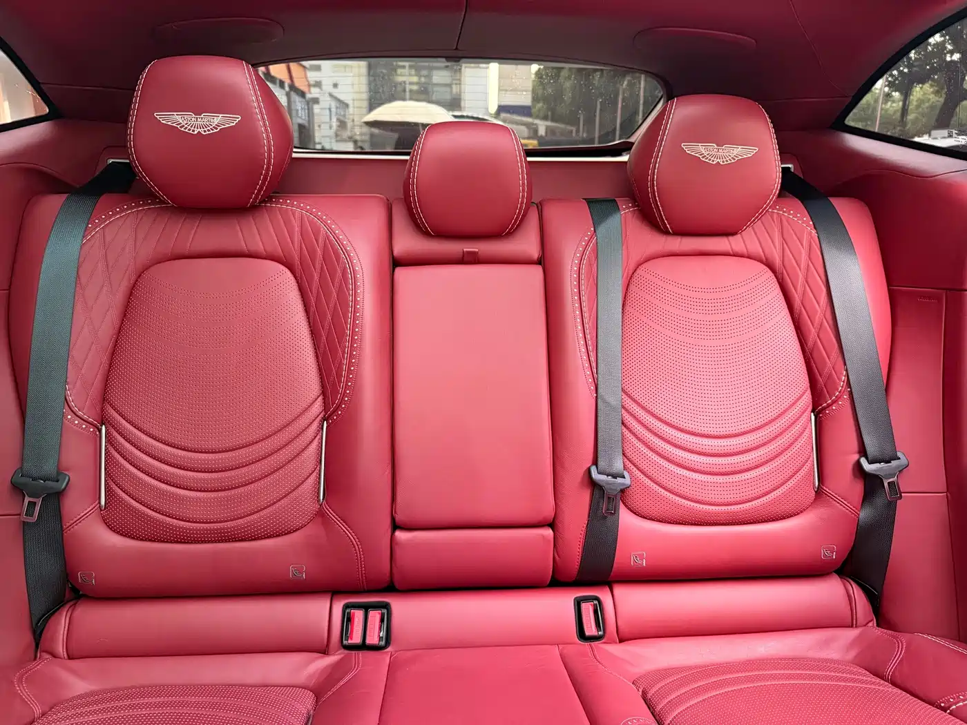 Aston Martin DBX 2025 2024 4.0T V8
