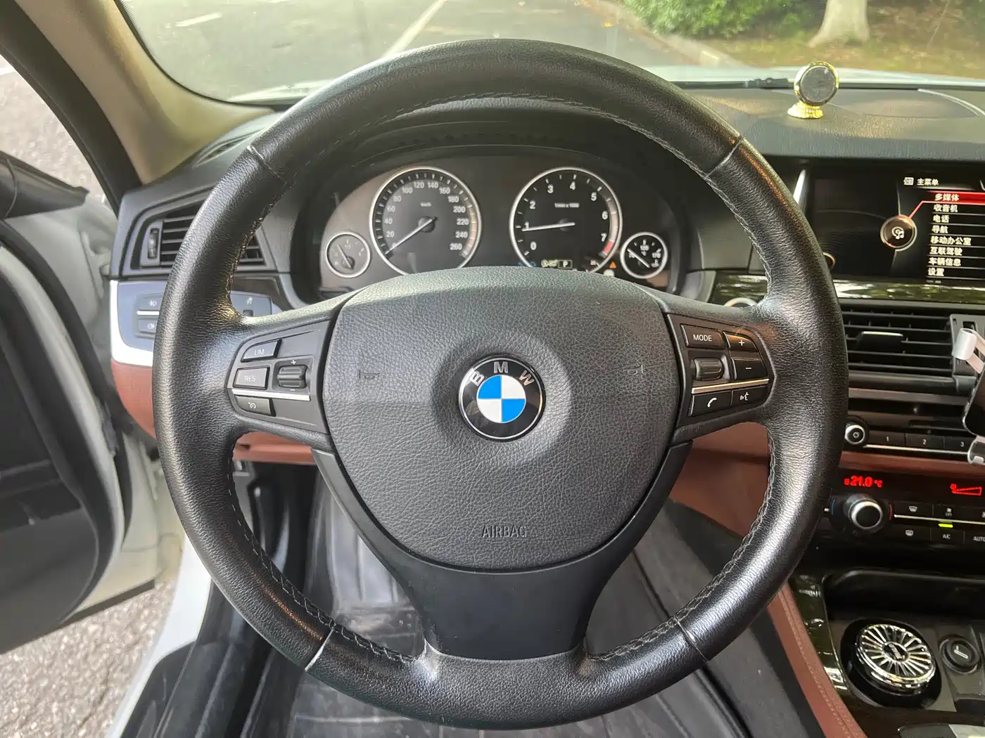 BMW 5 Series 2014 525Li Leading фото 6