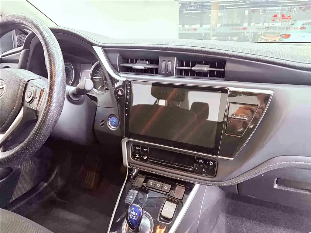 Toyota Corolla 2017 Facelift Hybrid 1.8L E-CVT Leading Edition фото 28