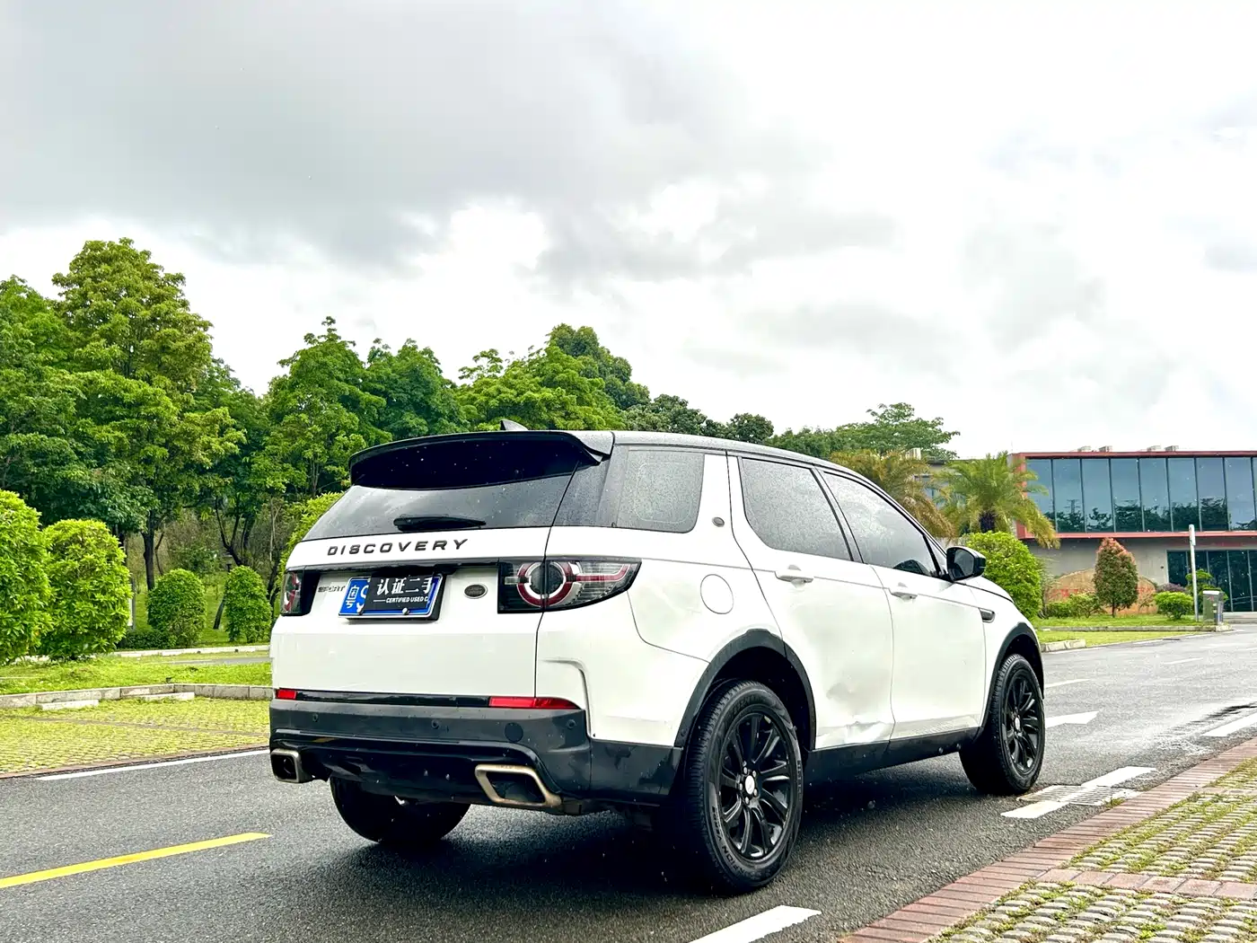 Land Rover Discovery Sport 2018 240PS SE Edition фото 8