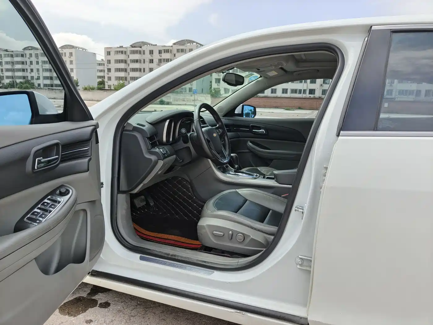 Chevrolet Malibu 2012 2.0L Automatic Luxury Edition фото 4
