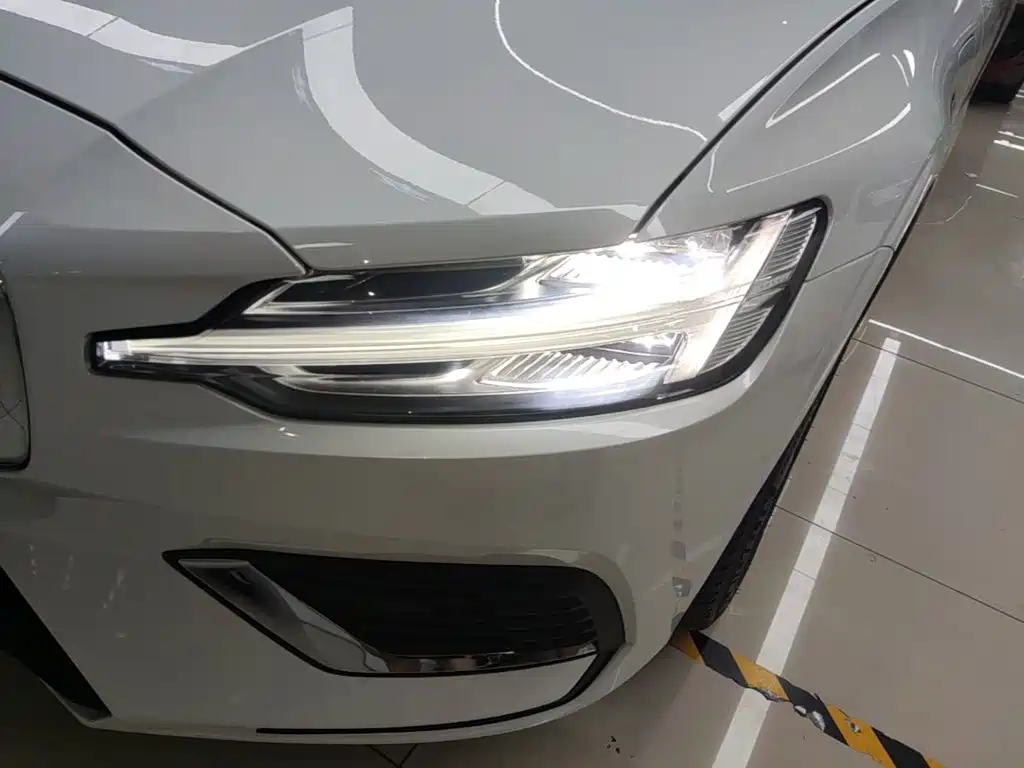 Volvo S60 Plug-in Hybrid 2021 2022 T8 E-AWD Hybrid Intelligent Luxury Edition