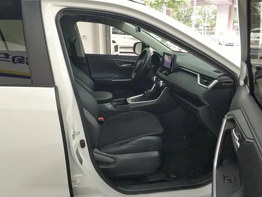 Toyota Wildlander 2022 2.0L CVT 2WD Urban Edition фото 8