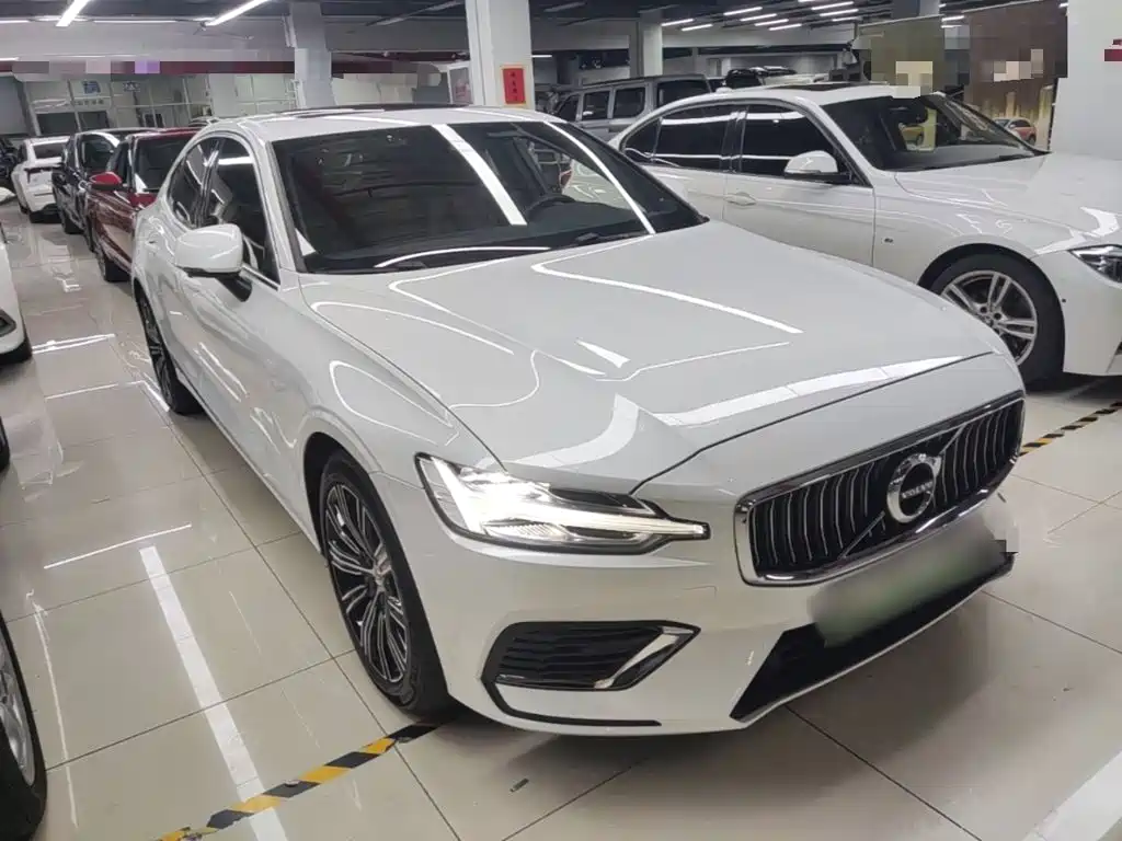 Фото 4 - Volvo S60 Plug-in Hybrid