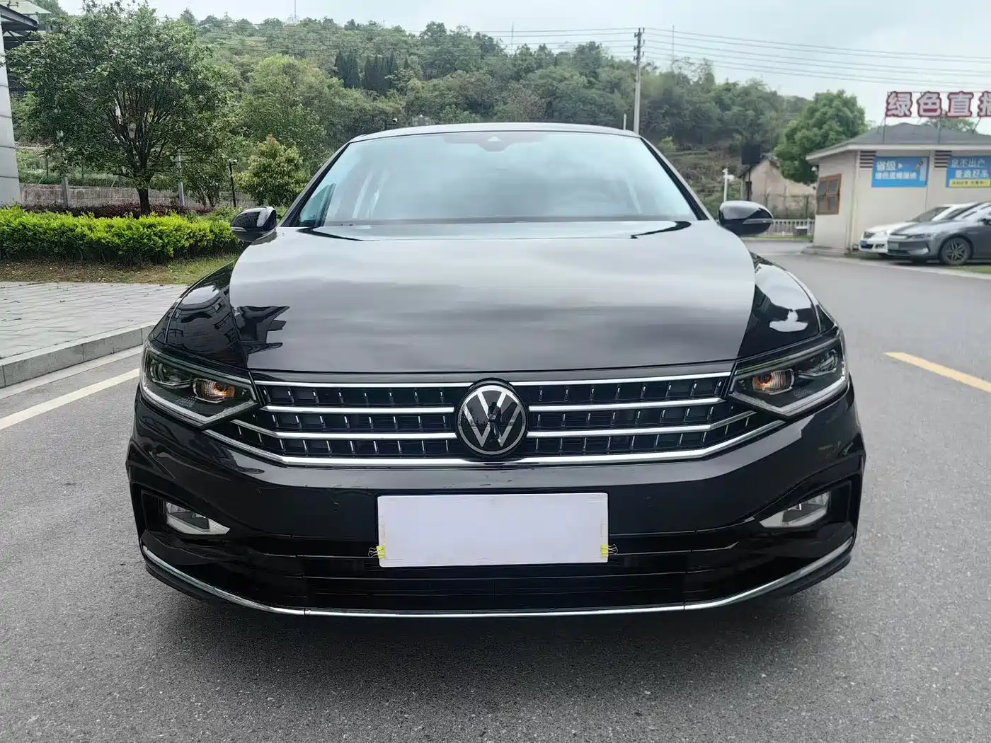 Volkswagen Magotan 2023 Model 2 Million Commemorative Edition 330TSI DSG Luxury фото 2