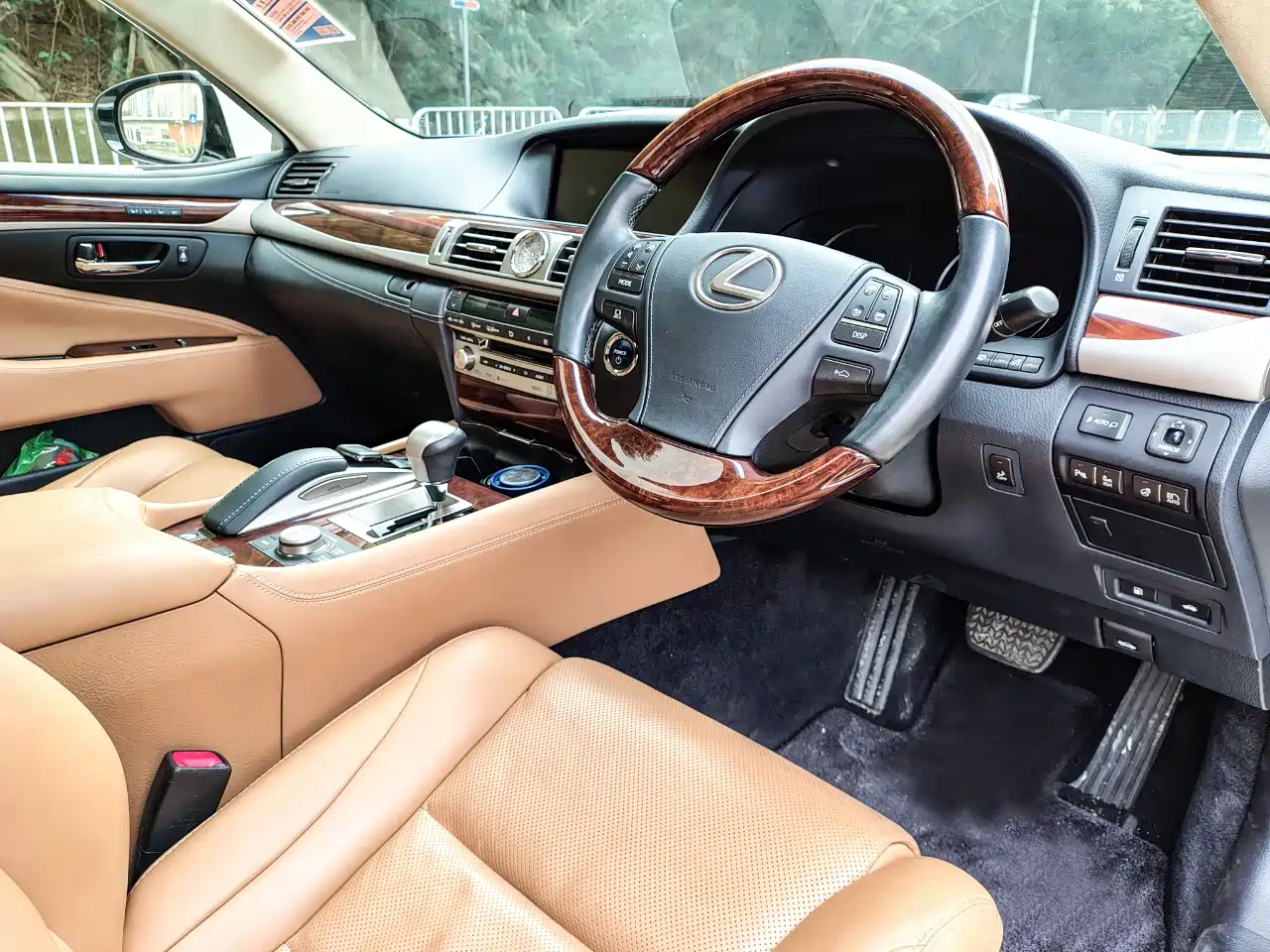 Lexus LS 2016 600hL фото 5