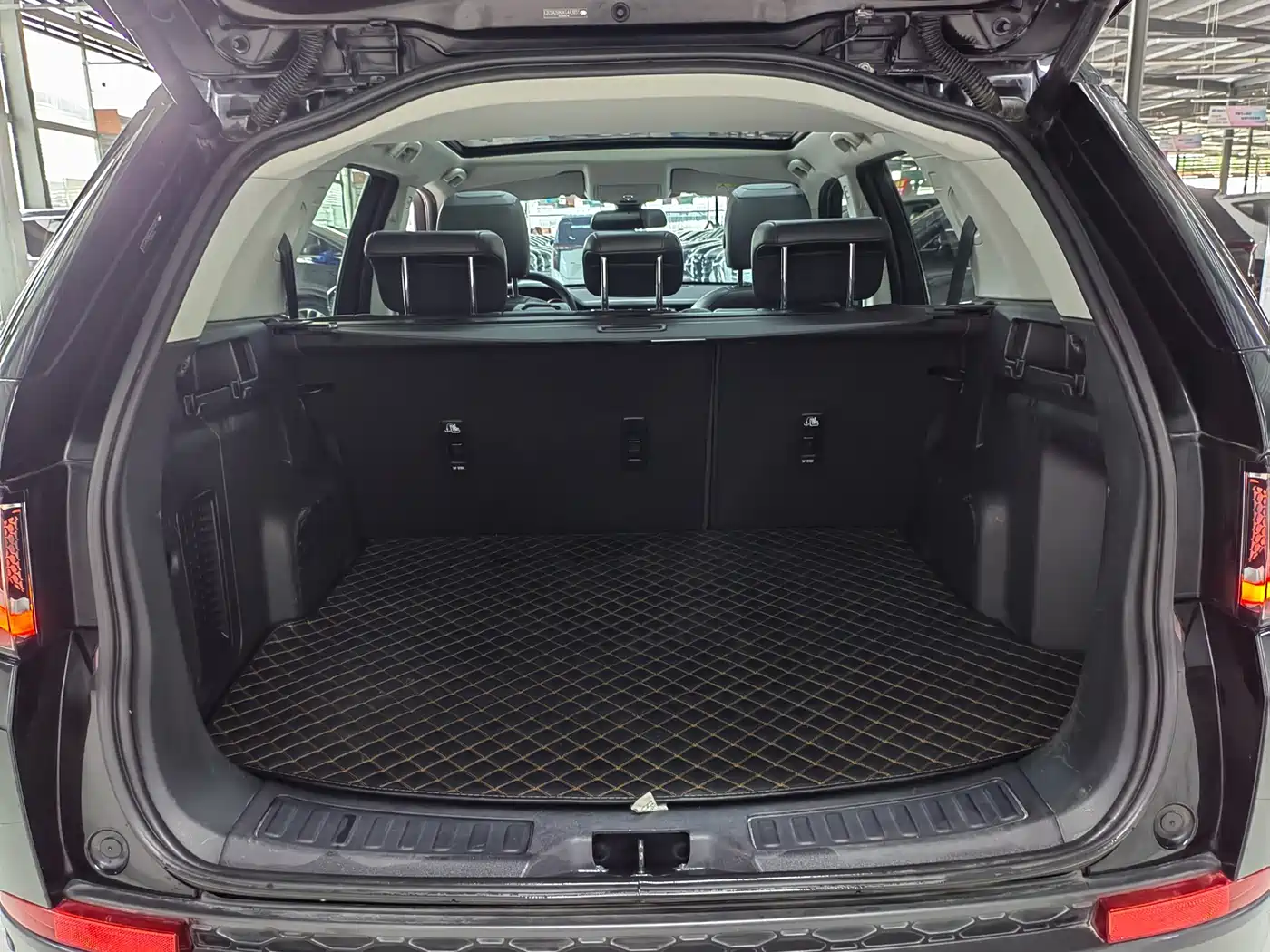 Land Rover Discovery Sport 2019 240PS SE Edition China V фото 19