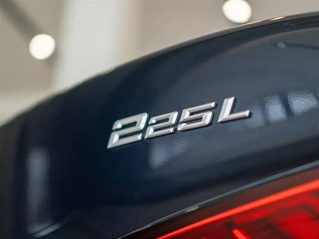 BMW 2 Series 2025 225L M Sport Package фото 10