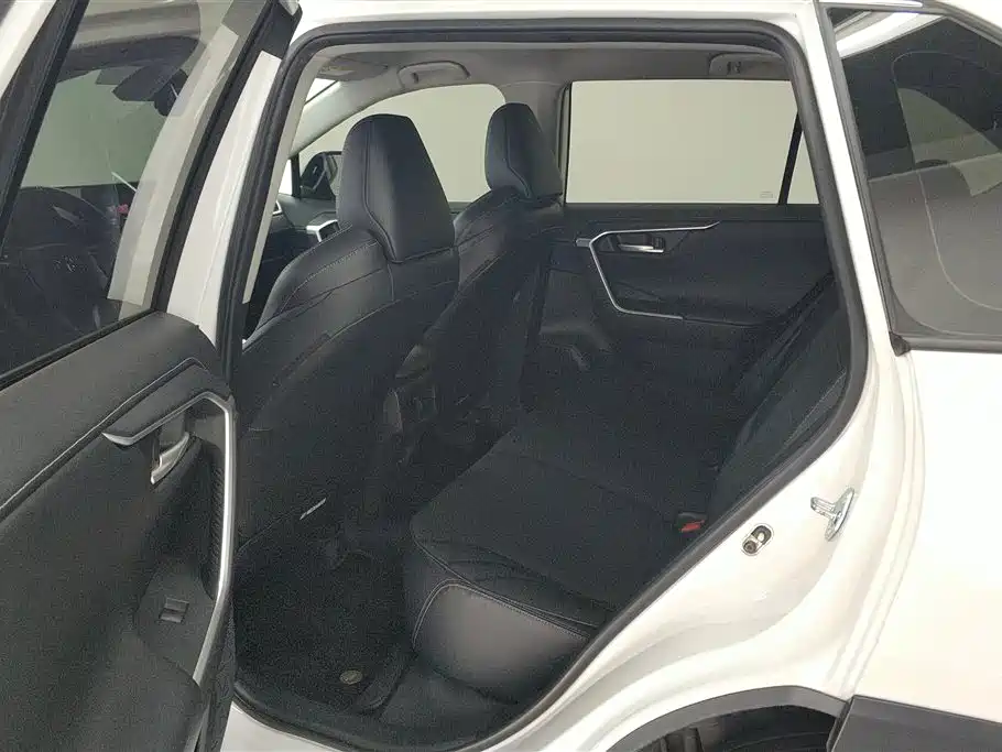 Toyota Wildlander 2022 2.0L CVT 2WD Urban Edition фото 11