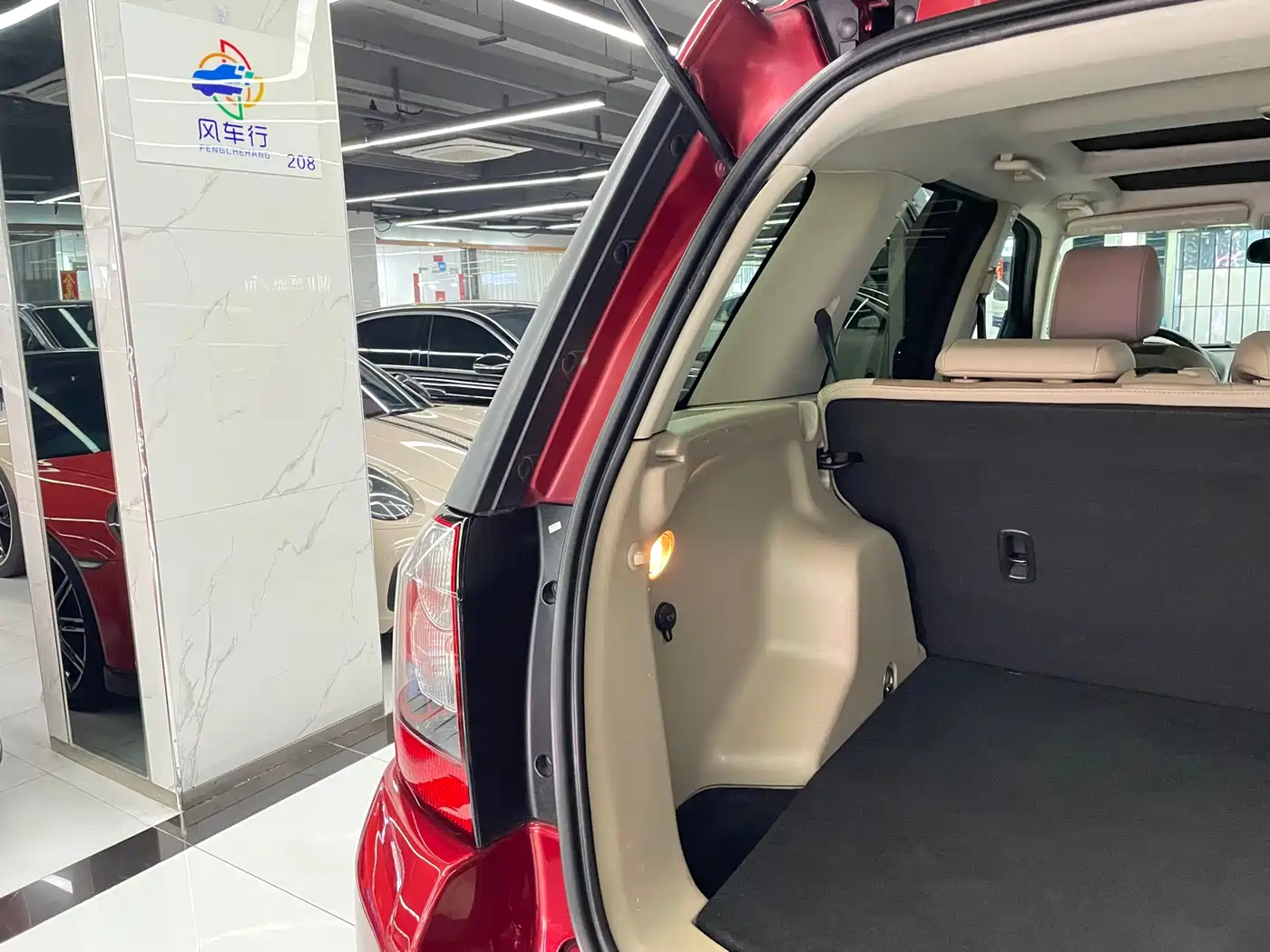 Land Rover Freelander 2 2011 3.2L China Red Limited Edition фото 9