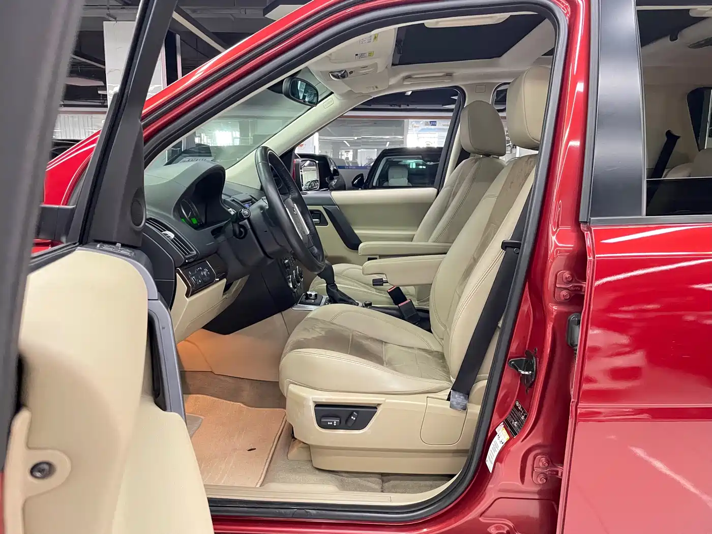 Land Rover Freelander 2 2011 3.2L China Red Limited Edition фото 15