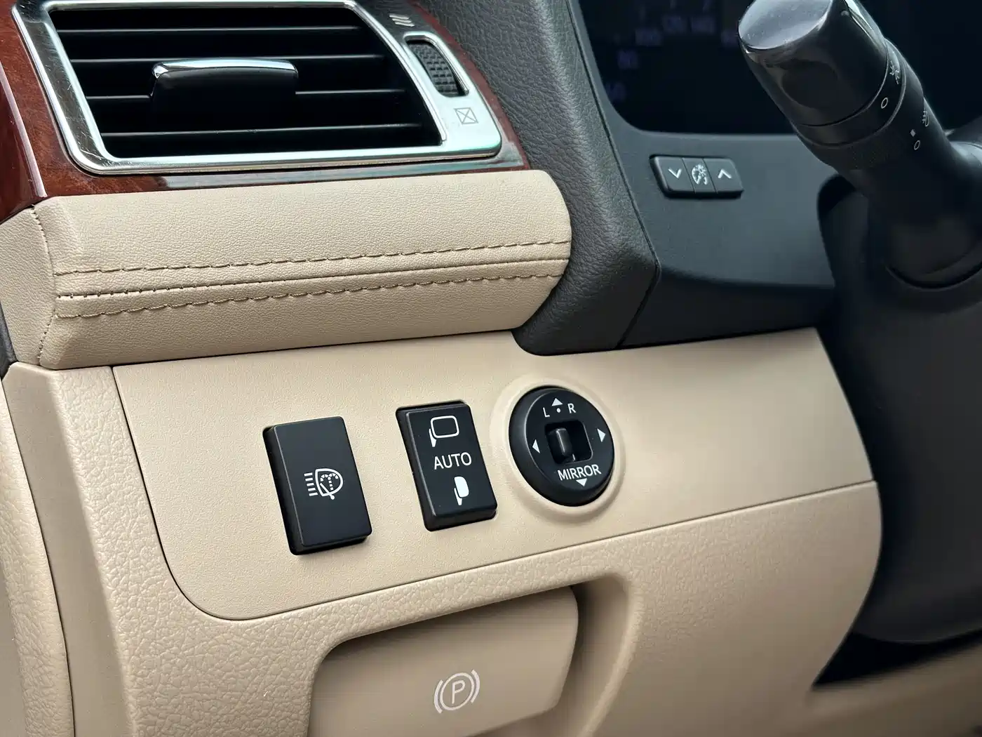 Toyota Crown 2010 2.5L Royal фото 11