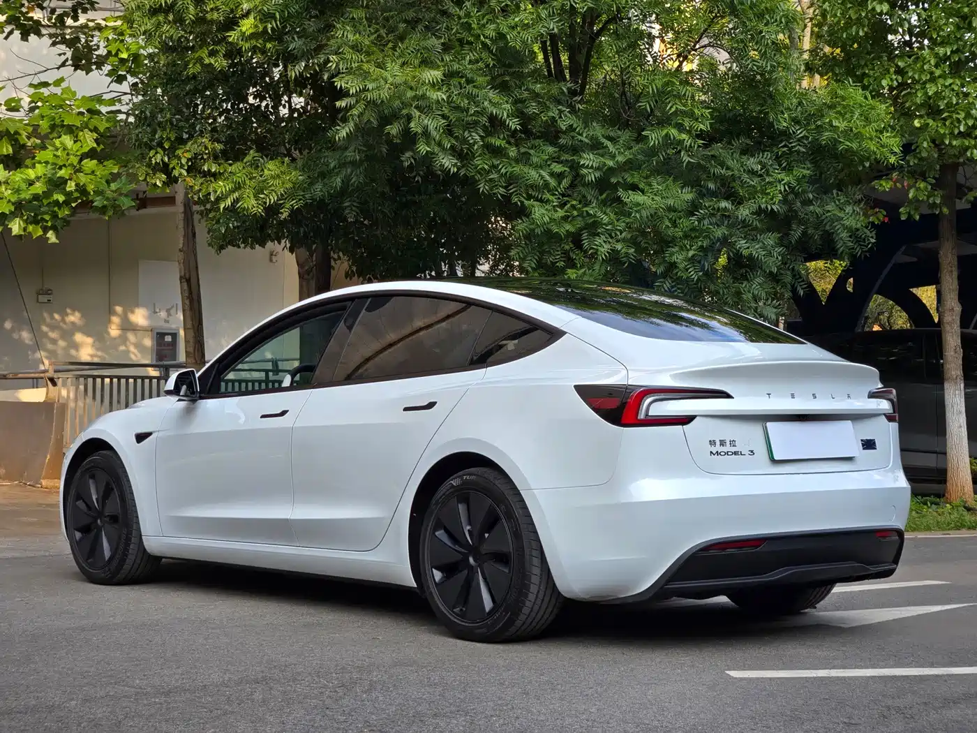 Tesla Model 3 2026 2025 Model Year Facelift Rear-Wheel Drive