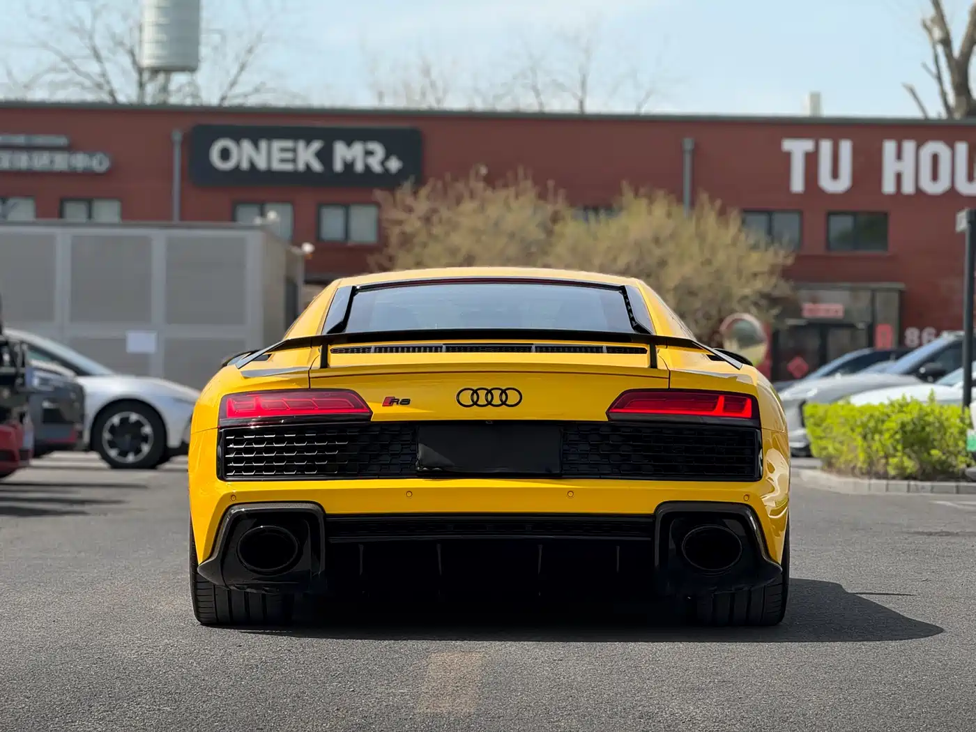 AUDI R8
