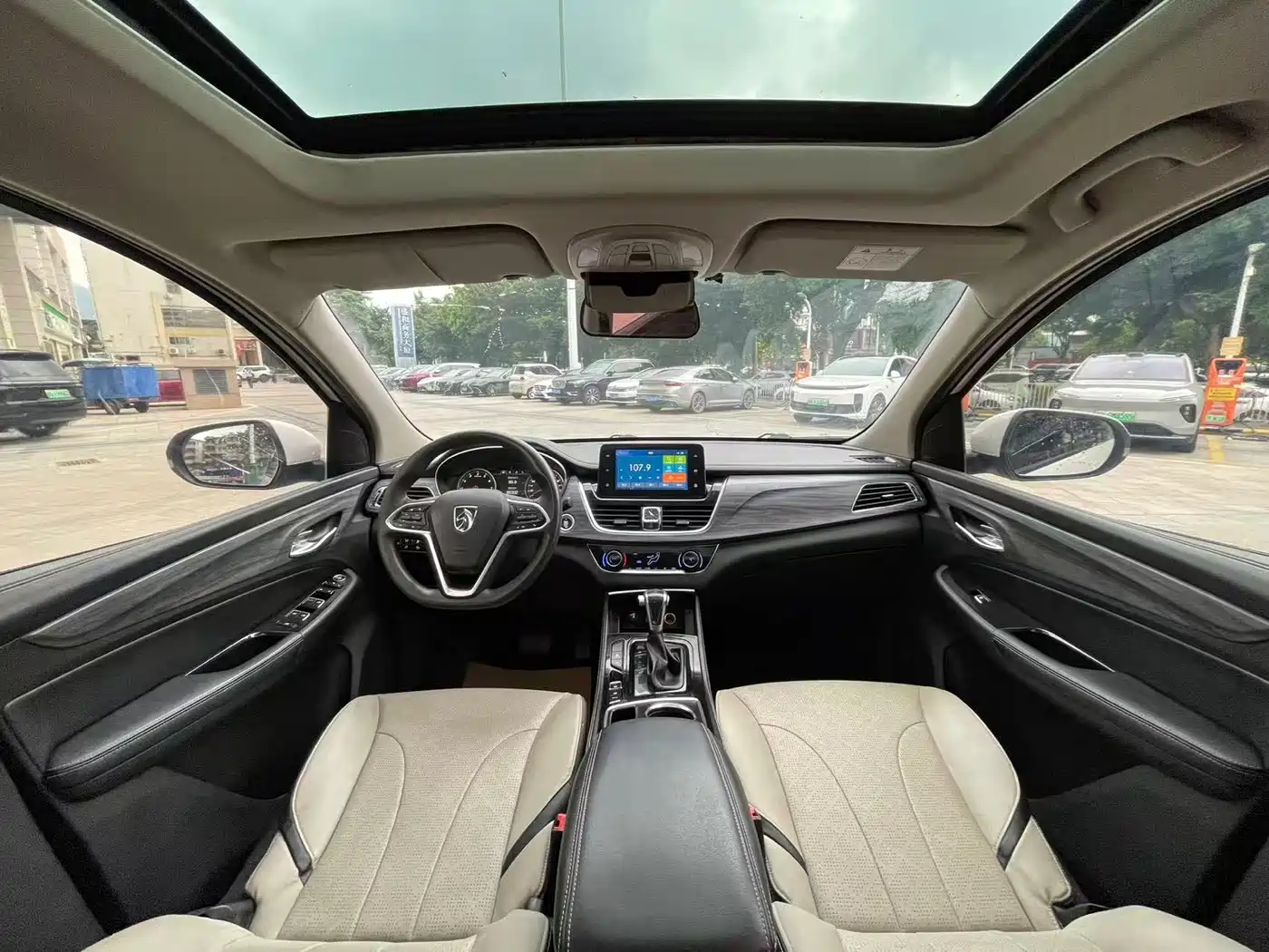 Baojun 730 2020 2019 1.5T CVT Flagship Edition 7-Seater China VI