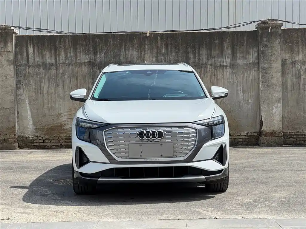 AUDI Q5 E TRON