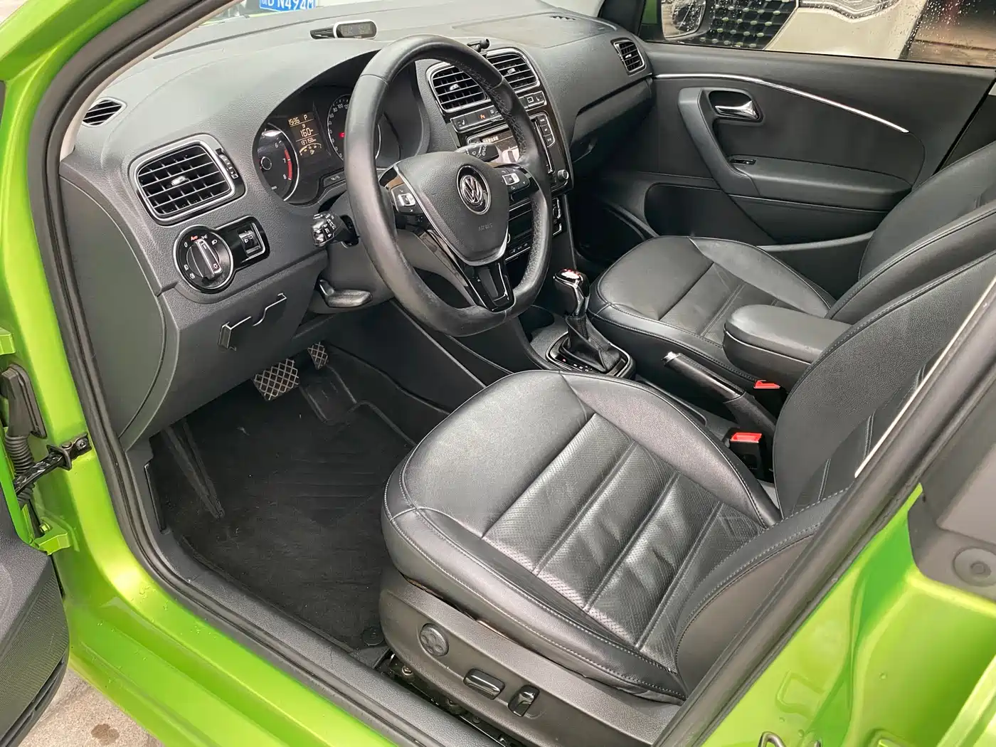 Volkswagen Polo 2013 1.6L Automatic Comfort Edition фото 7