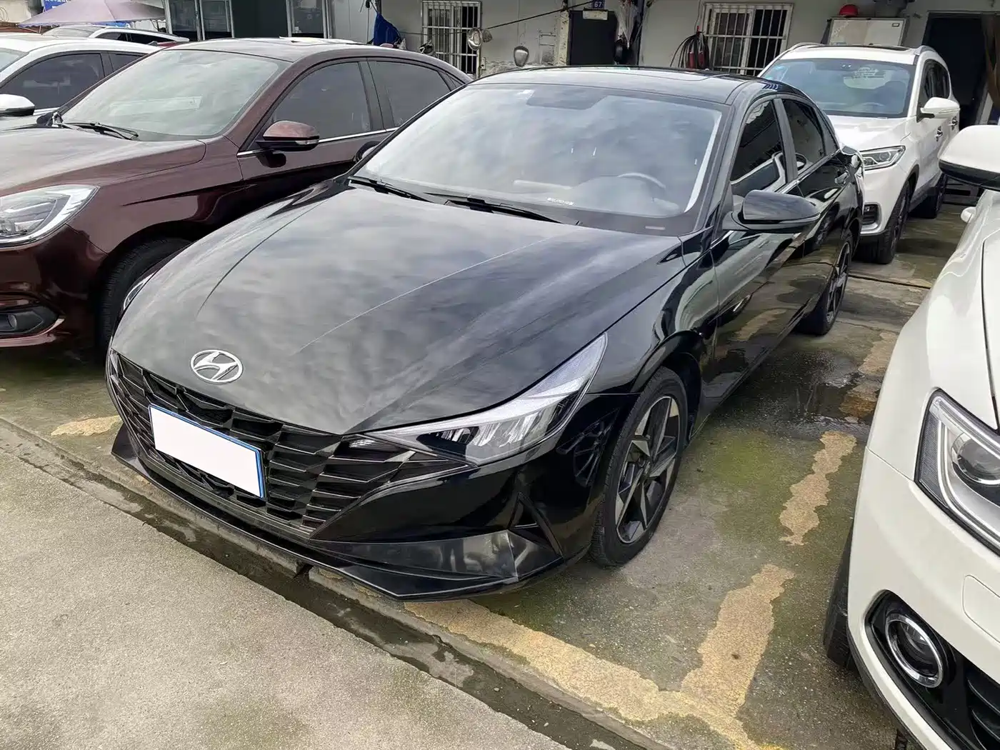 Photo 13 - Hyundai Elantra