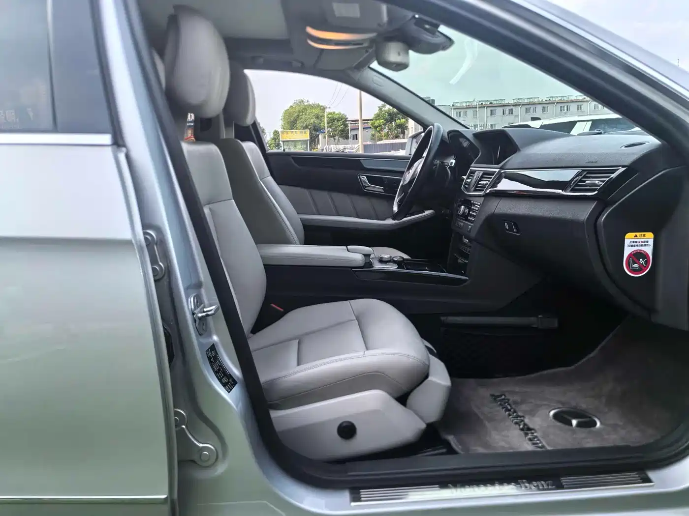 Mercedes-Benz E-Class 2012 E 300 L Fashion фото 16