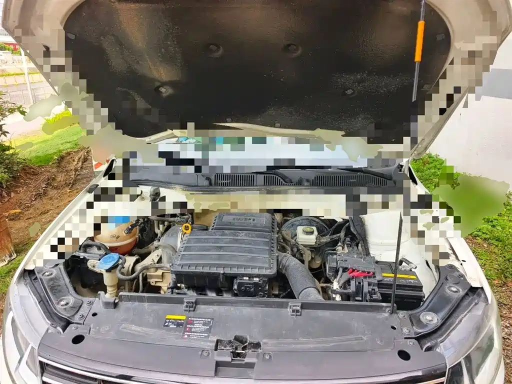 Volkswagen Lavida 2015 1.6L Manual Trend Edition фото 11